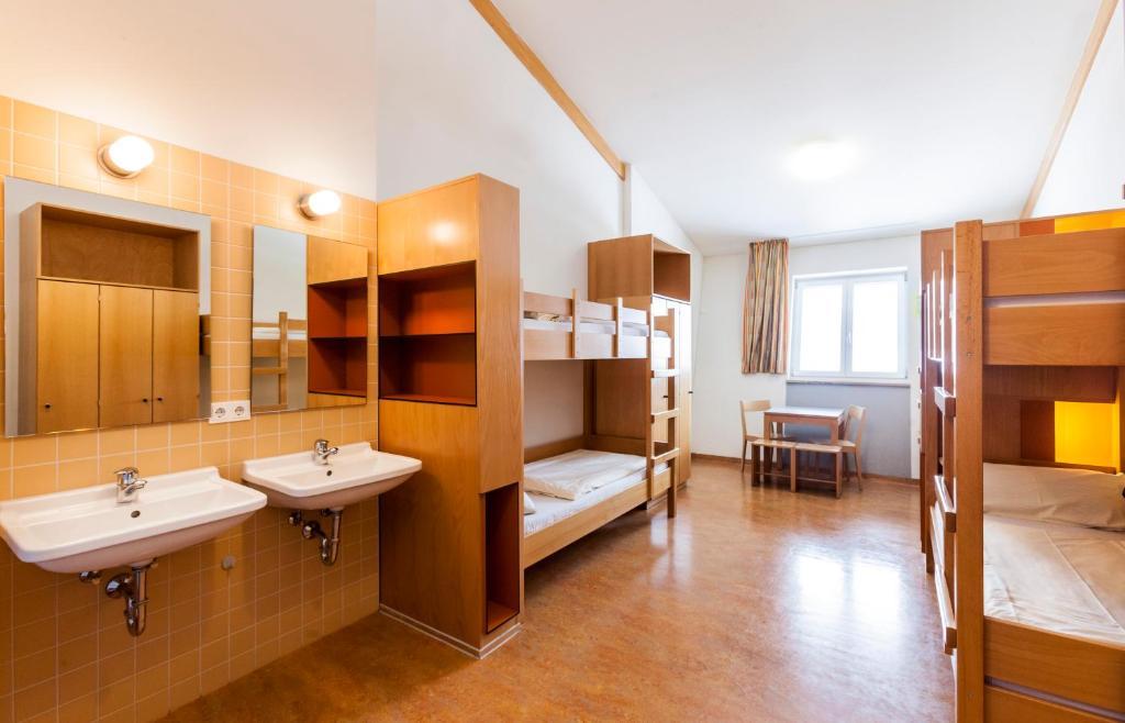 Jugendherberge Garmisch-Partenkirchen - Membership Required! Dış mekan fotoğraf